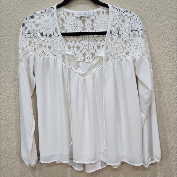 Abercrombie & Fitch Tops - Abercrombie & Fitch Cream Lace Detail Blouse Women Small